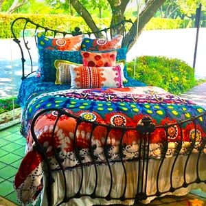 New Without Tags Anthropologie Tahla King Quilt Set